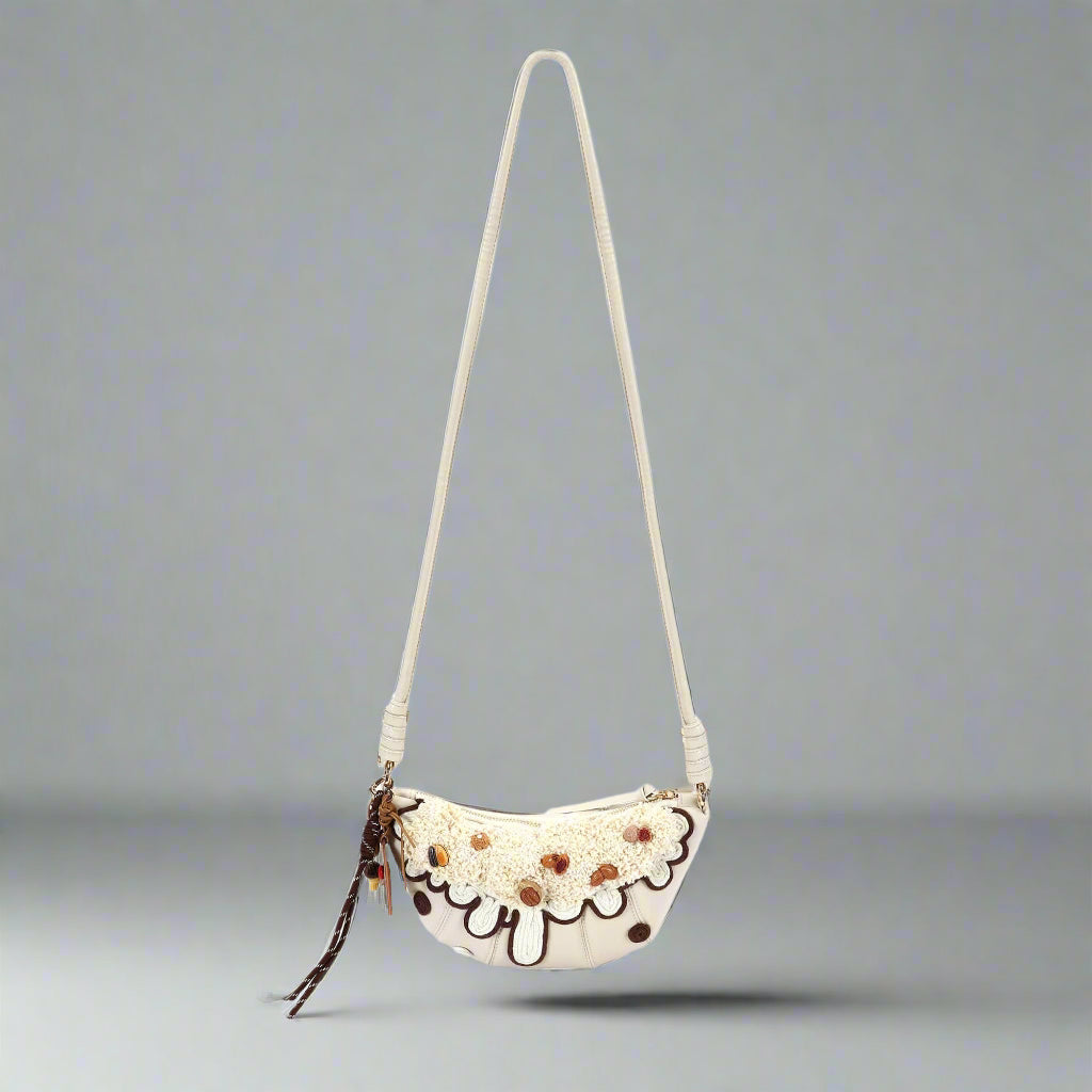 Sac à main croissant crème tendance