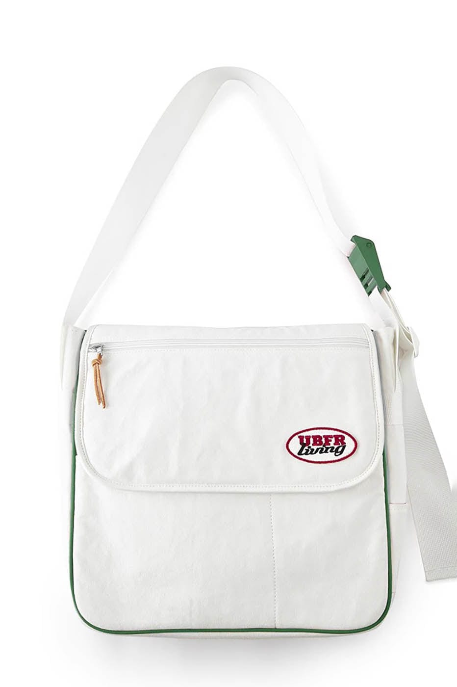 Sac bandoulière chic prêt pour l'aventure