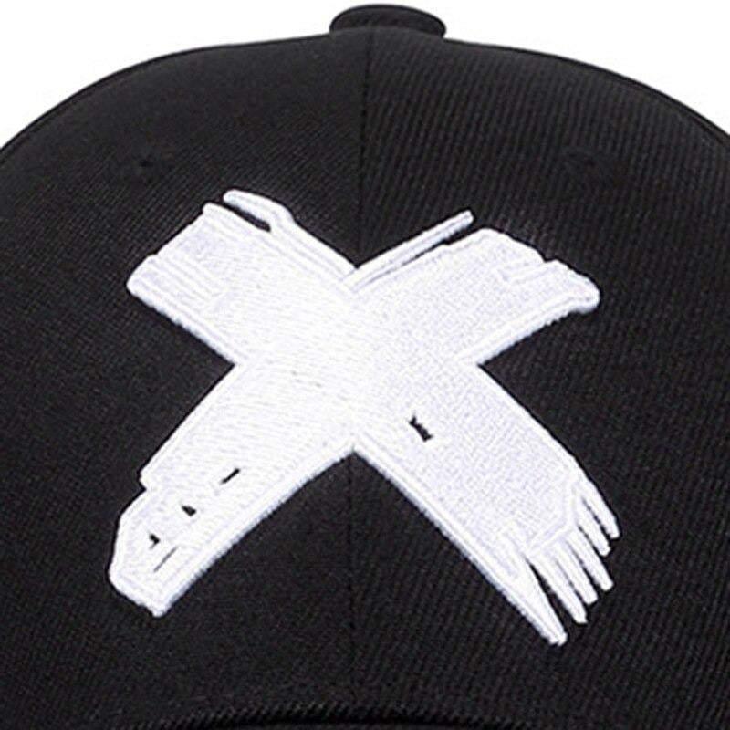 Casquette Chic avec Détails Croisés