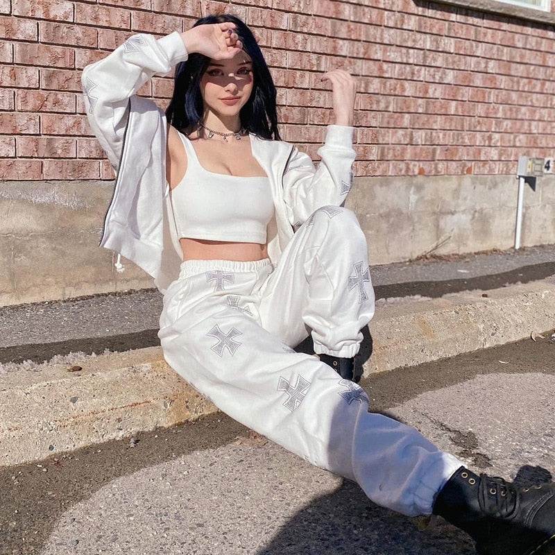 Jogging avec des Croix en Strass - look décontracté - Jogging avec Croix en Strass pour un Style Unique