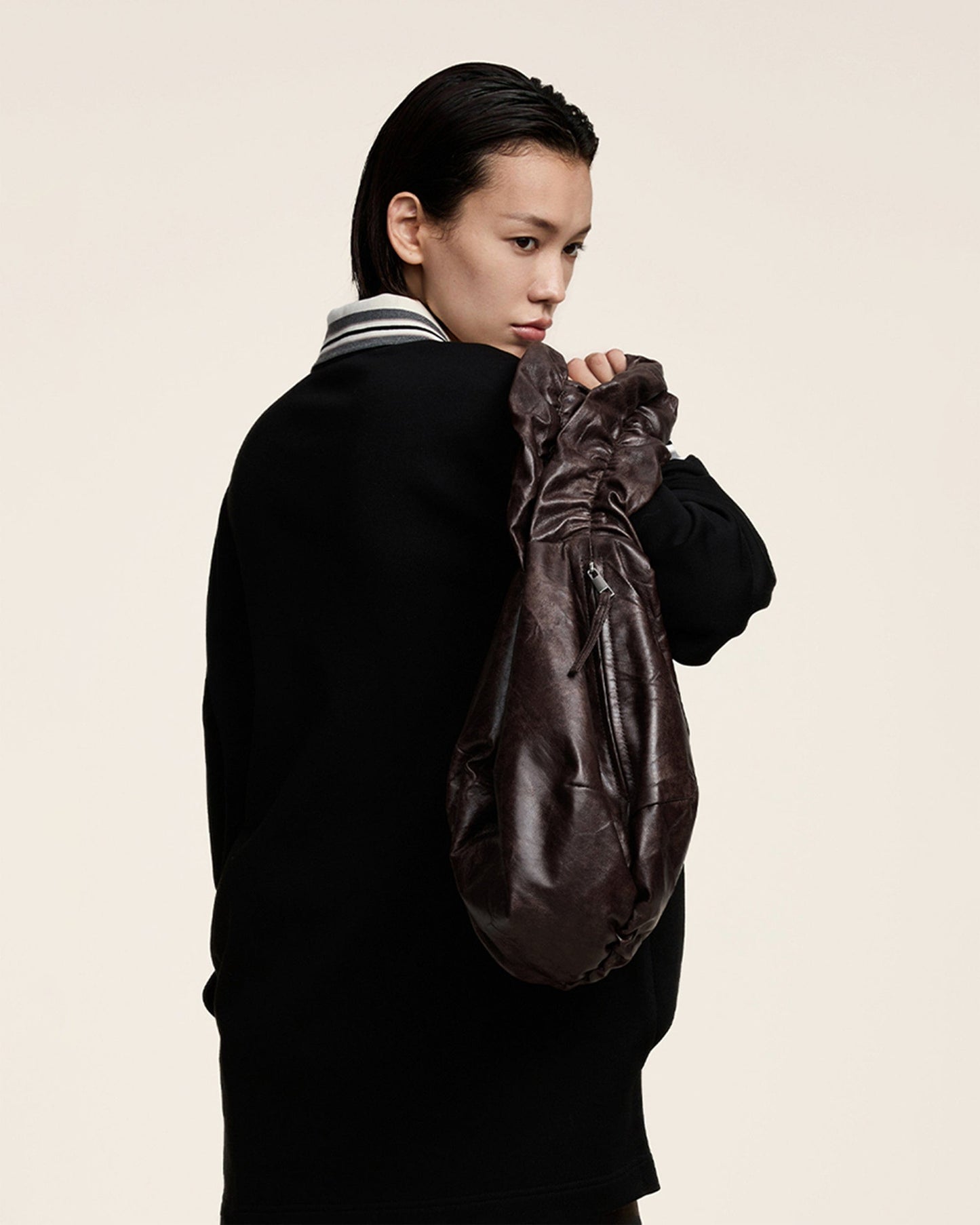 Tote en Forme de Croissant Élégant