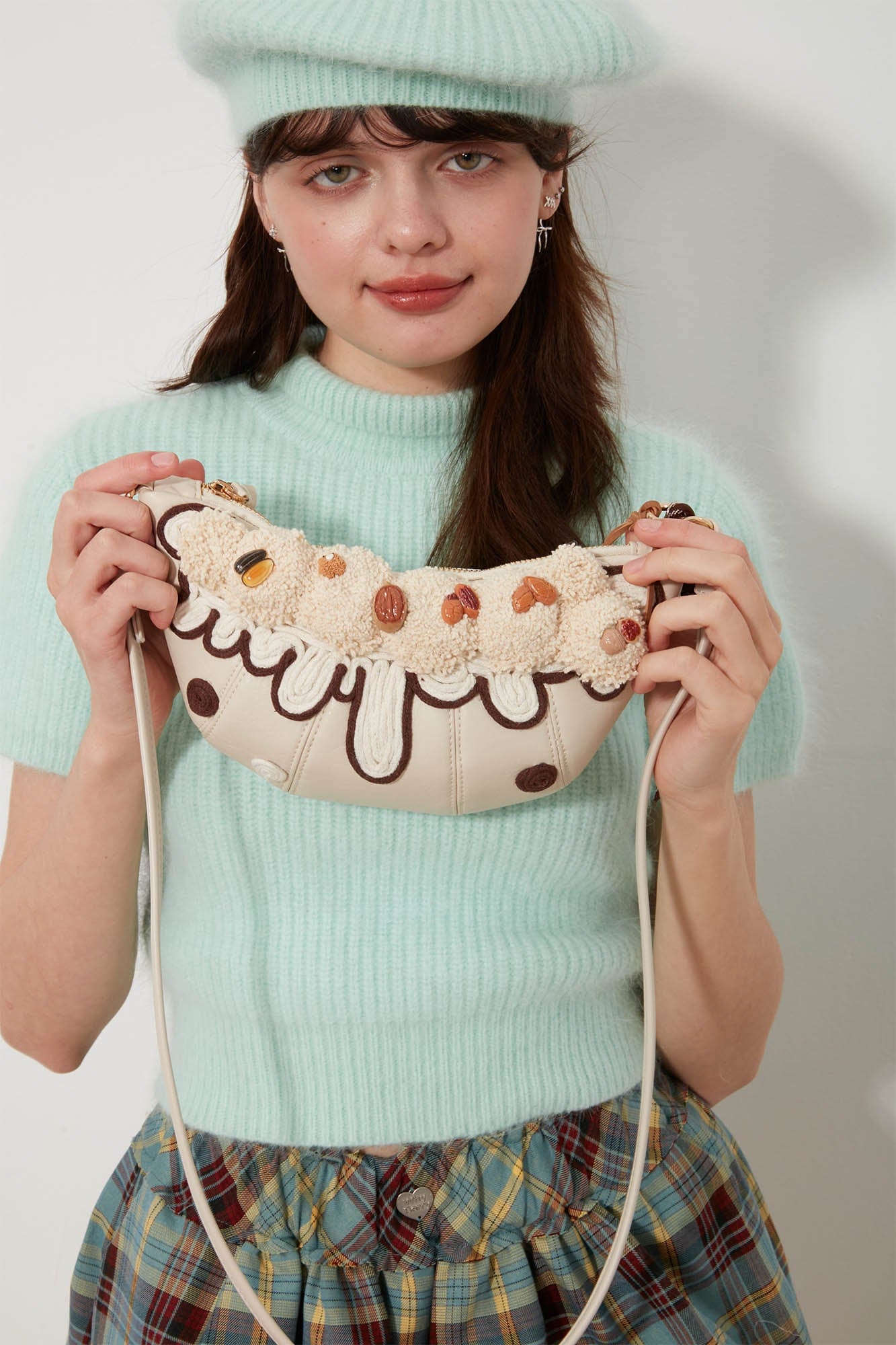 Sac à main croissant crème tendance