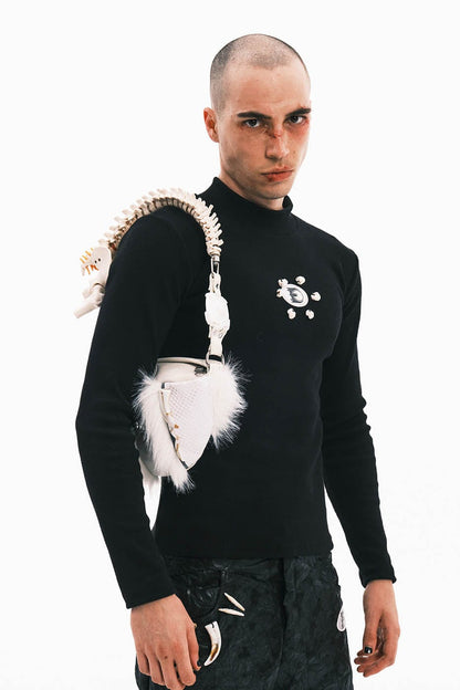 Sac en fourrure inspiré des squelettes