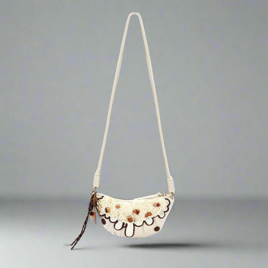 Sac à main croissant crème tendance