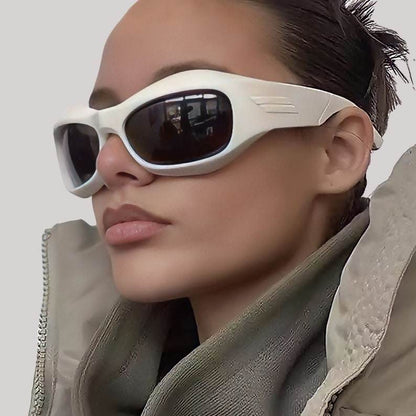 Lunettes de soleil futuristes