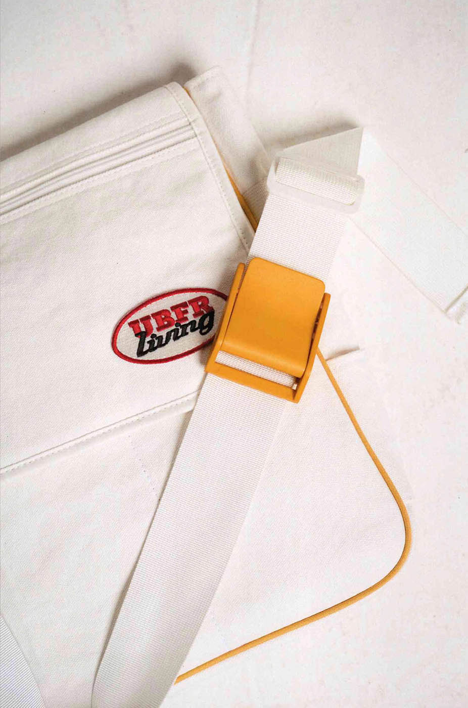 Sac bandoulière chic prêt pour l'aventure