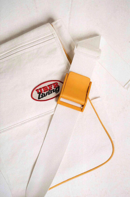 Sac bandoulière chic prêt pour l'aventure