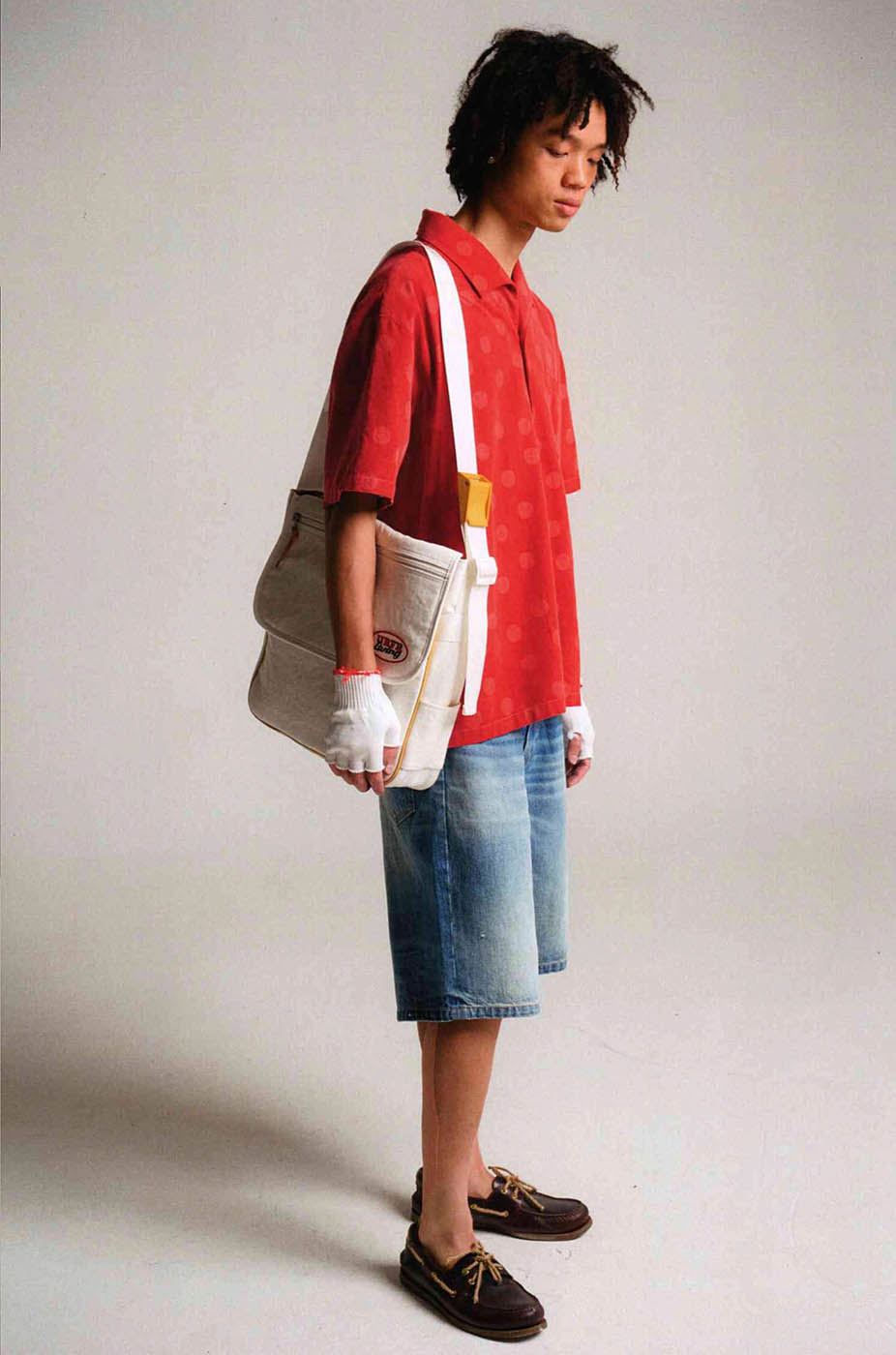 Sac bandoulière chic prêt pour l'aventure
