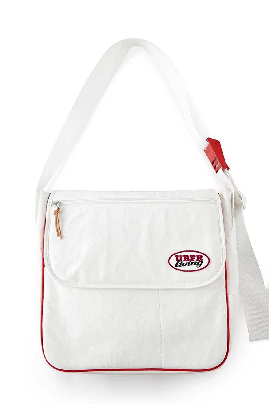 Sac bandoulière chic prêt pour l'aventure