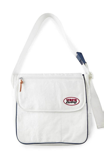 Sac bandoulière chic prêt pour l'aventure