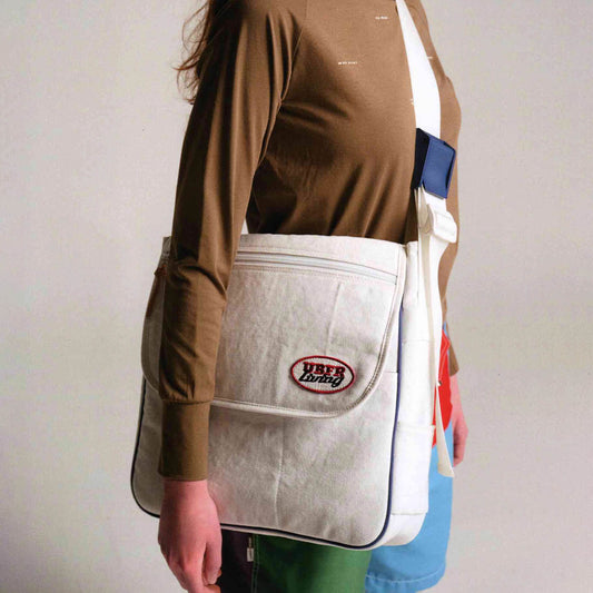 Sac bandoulière chic prêt pour l'aventure