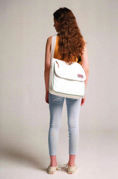 Sac bandoulière chic prêt pour l'aventure