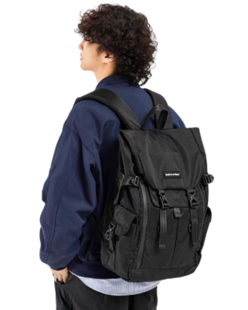 Sac à dos spacieux prêt pour l'expédition