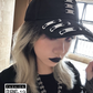 Casquette Chic en Métal Audacieux