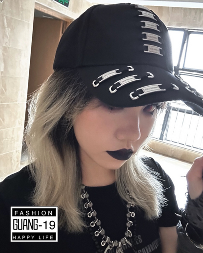 Casquette Chic en Métal Audacieux