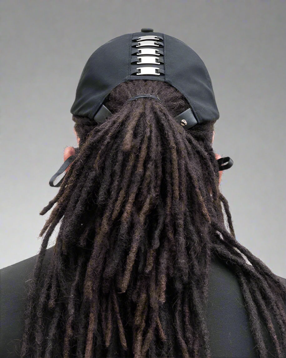 Casquette Chic en Métal Audacieux