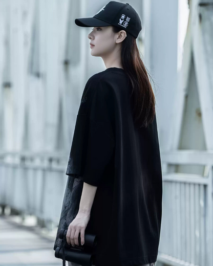 T-shirt graphique coloré en tie-dye