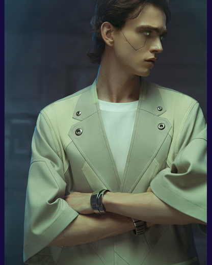 Costume à manches courtes infusé de technologie