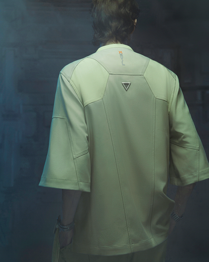 Costume à manches courtes infusé de technologie