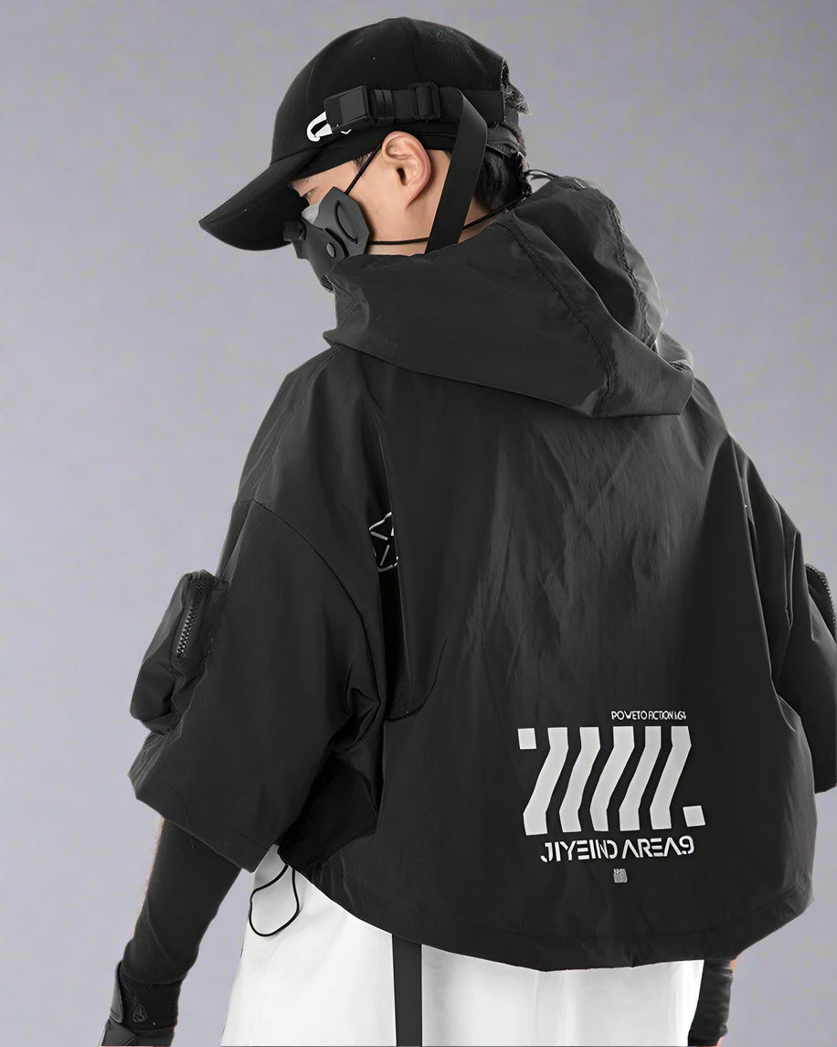 Cape à capuche noire élégante -  urbain - Cape noire à capuche élégante pour aventures urbaines
