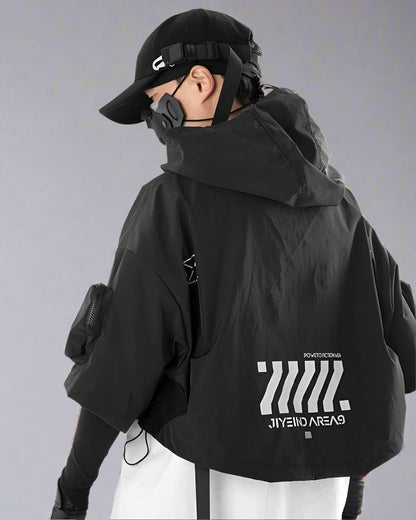 Cape à capuche noire élégante -  urbain - Cape noire à capuche élégante pour aventures urbaines