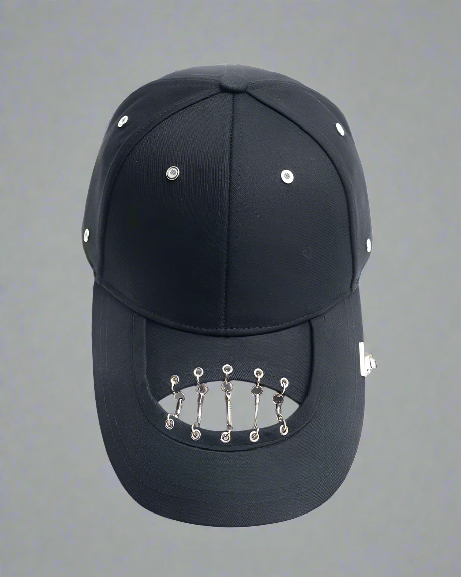 Casquette Noire Chaîne Creuse -  noire - Casquette Noire avec Chaîne pour un Look Street Punk