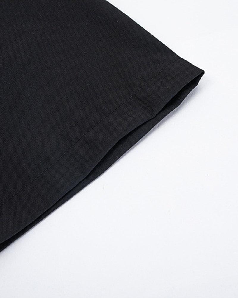 Chemise Chic avec Accent Chaîne -  détail chaîne - Chemise Chic Techwear à Manches Courtes avec Chaîne