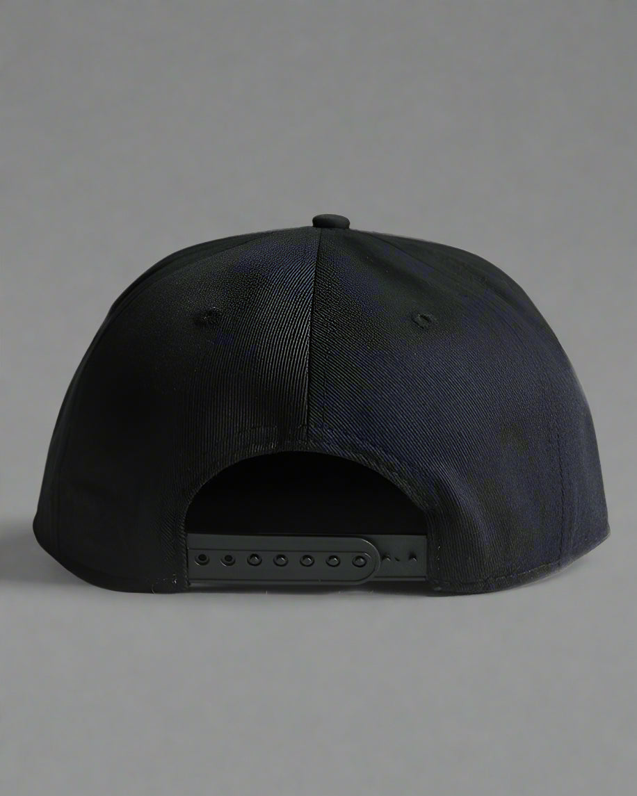 Casquette Chic à Clous