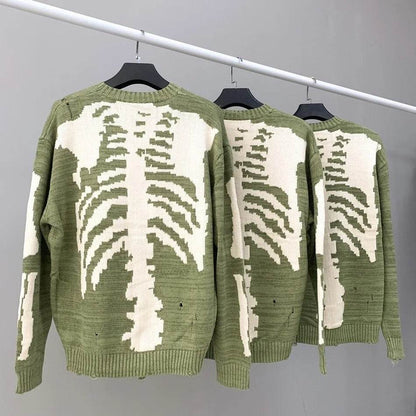 Pull vert avec motif de squelette