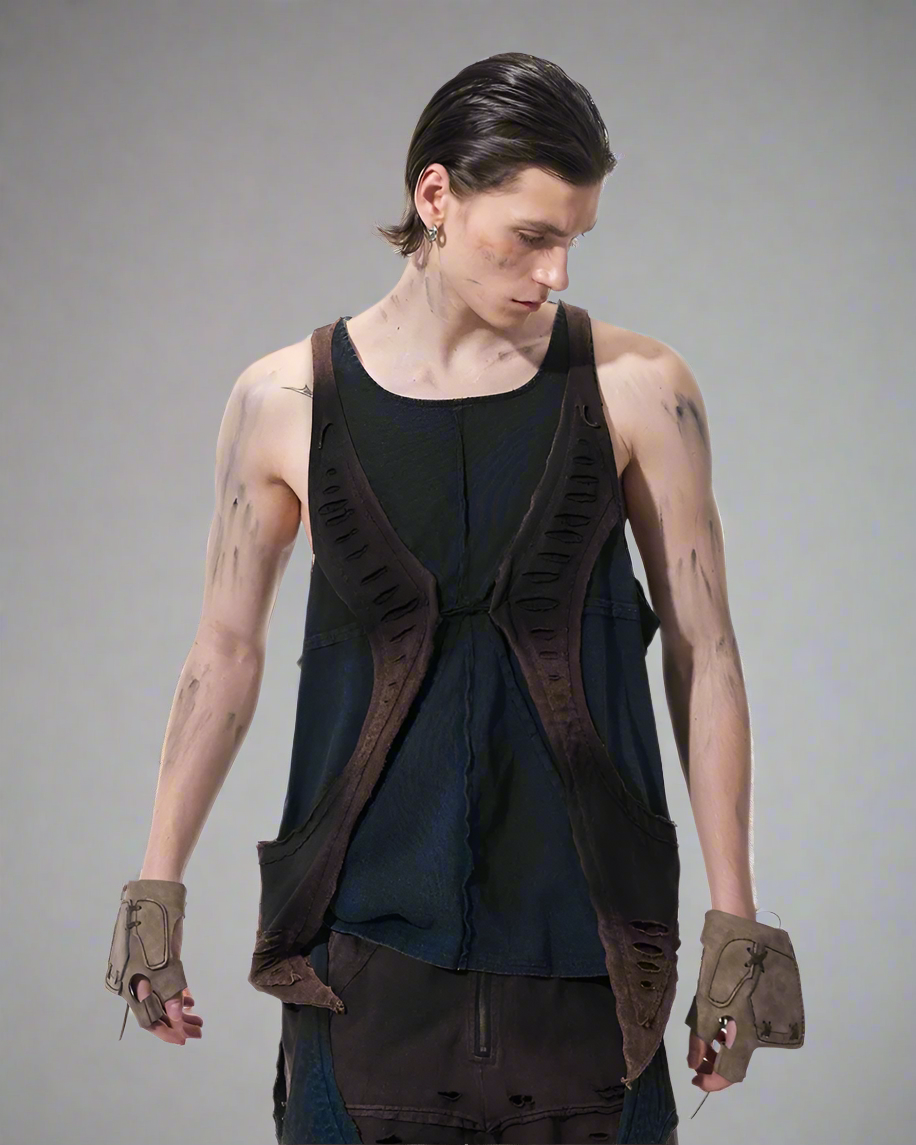 Ensemble Techwear Urbain Audacieux -  vêtements pratiques - Ensemble Techwear Urbain : Sweatshirt, Débardeur et Shorts