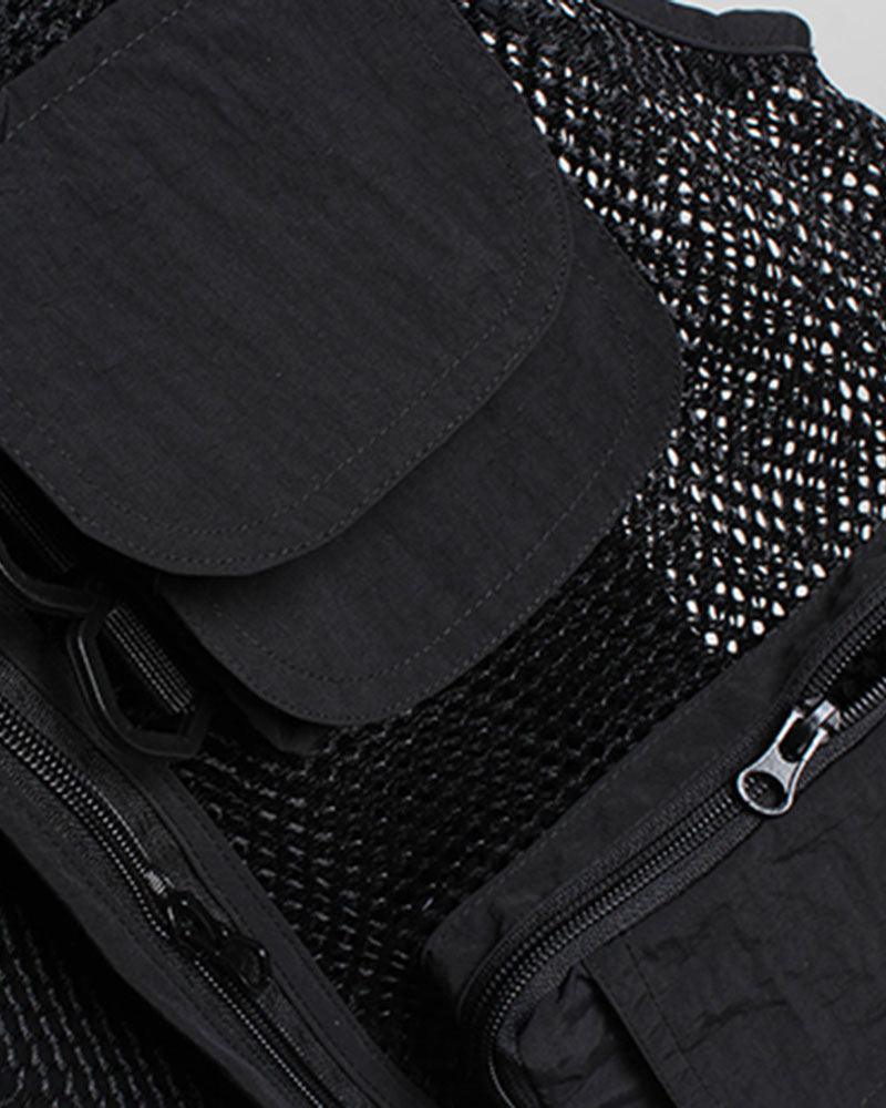 Gilet Cargo en Résille Chic -  look audacieux - Gilet Cargo en Résille Chic pour un Style Techwear