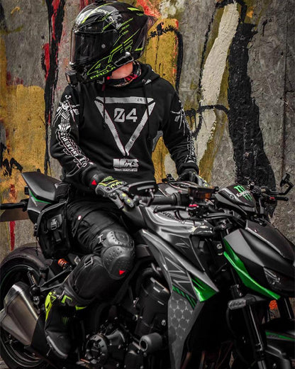 Hoodie Graphique de Motard Révolutionnaire -  techwear - Hoodie Graphique de Motard au Style Futuriste