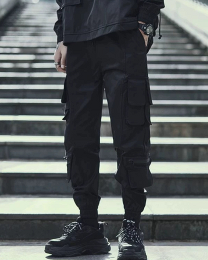 Pantalons Cargo Tech Noir Chic -  mode contemporaine - Pantalons Cargo Slim Noir avec Multi-Poches