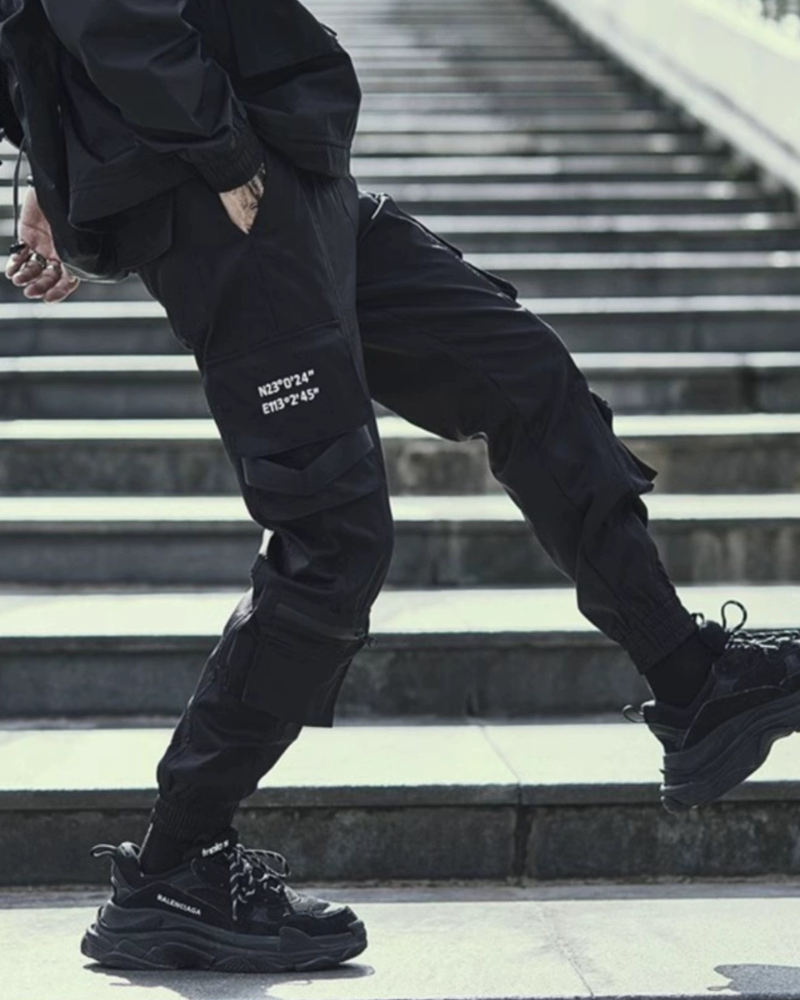 Pantalons Cargo Tech Noir Chic - pantalons à coupe slim - Pantalons Cargo Slim Noir avec Multi-Poches