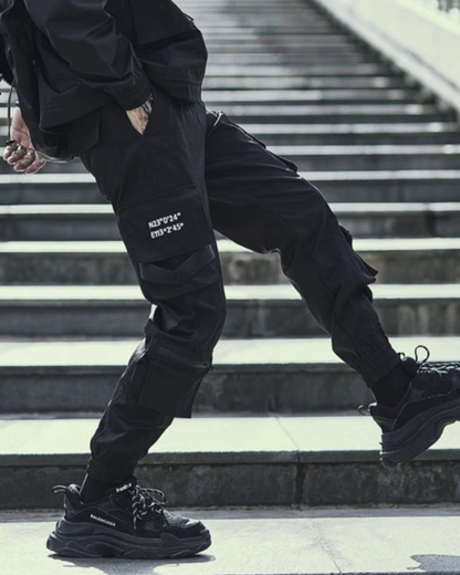 Pantalons Cargo Tech Noir Chic - pantalons à coupe slim - Pantalons Cargo Slim Noir avec Multi-Poches