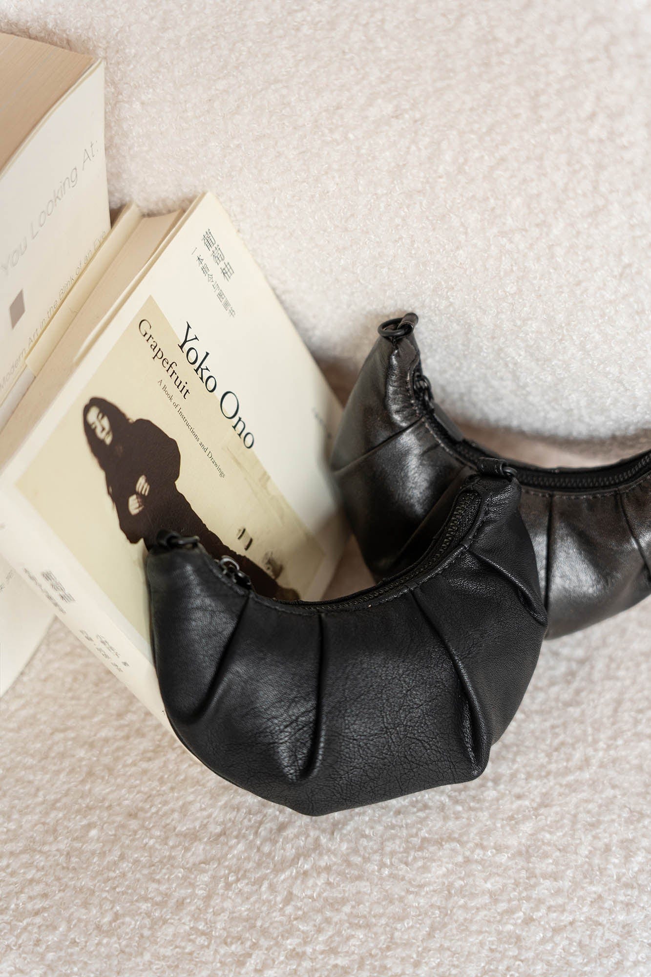 Porte-monnaie en forme de croissant -  accessoire unique - Porte-monnaie croissant en suede et cuir pour un style unique