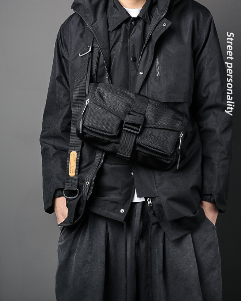 Sac Bandoulière Prêt pour l'Aventure -  sac pour appareils 8 pouces - Sac bandoulière techwear noir pour vos aventures quotidiennes