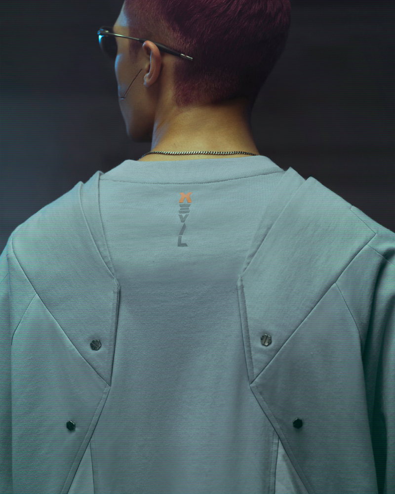 T-Shirt Mecha Cyberpunk -  mode sci-fi - T-Shirt Mecha Cyberpunk au style futuriste