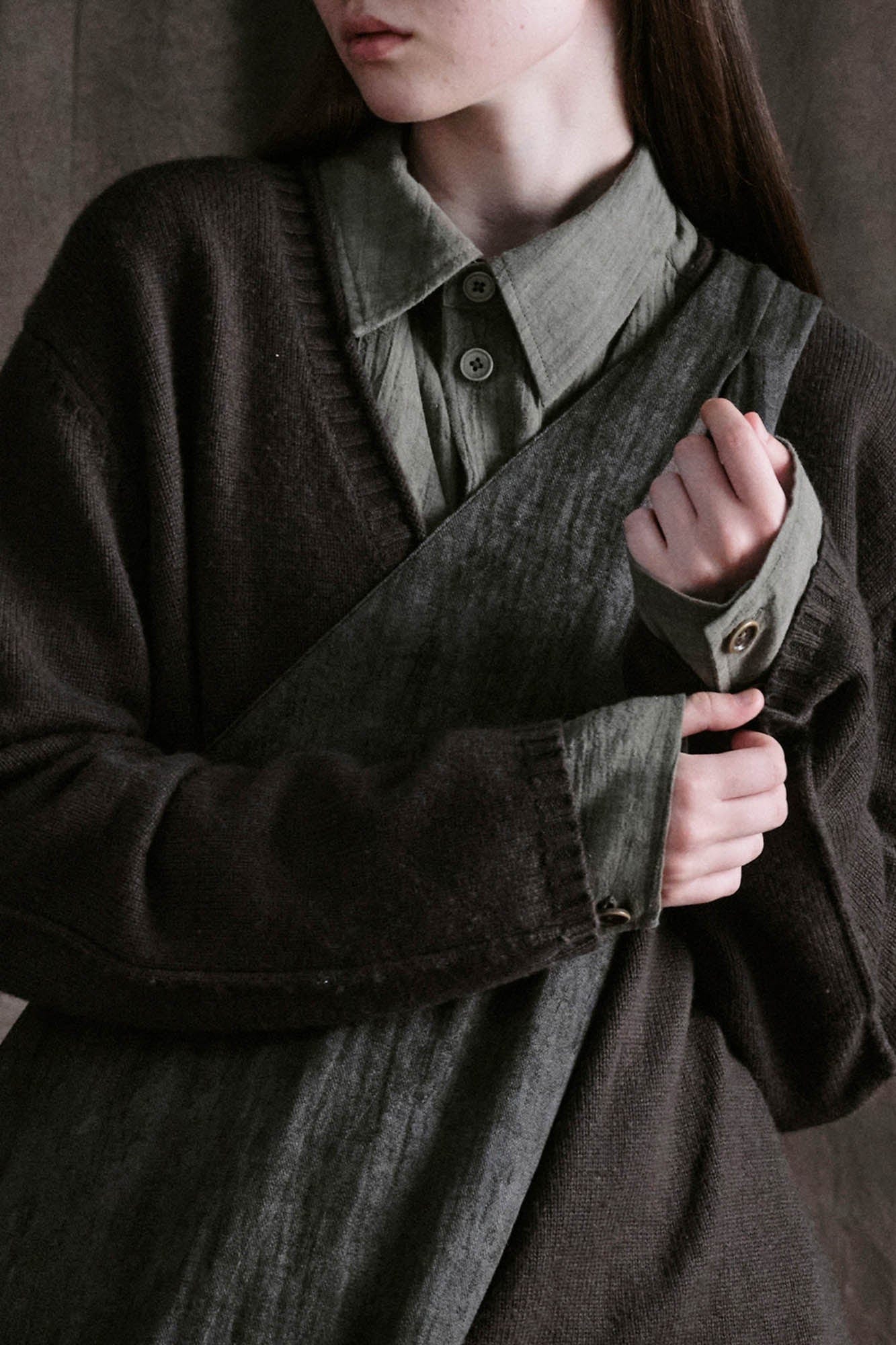 Tote Large Élégante en Croissant -  design architectural - Tote Large Élégante en Croissant pour un Style Unique