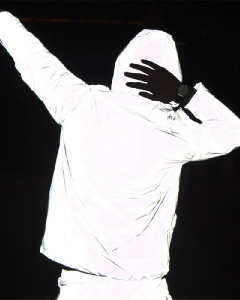 Vêtements Réfléchissants Argentés Rayonnants -  style urbain - Veste Techwear Réfléchissante au Style Urbain